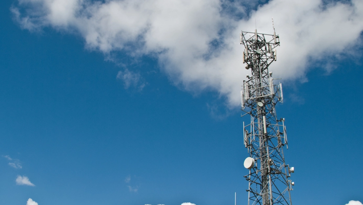 Tendido de fibra óptica aérea entre naves